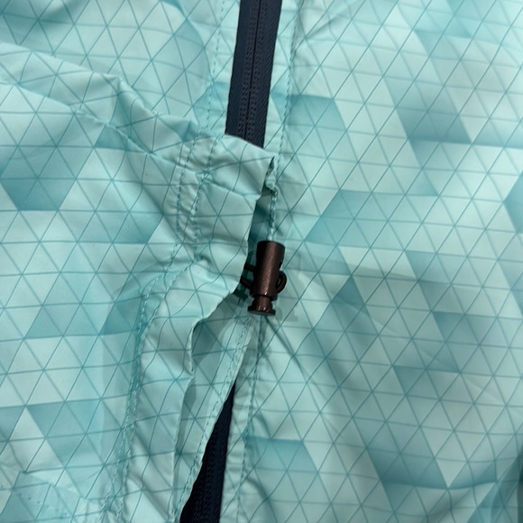 ASICS water resistant running jacket - Picture 5 of 5